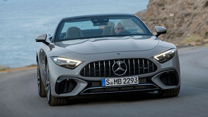 Der Antrieb des Mercedes-AMG SL erfolgt erstmals in der Modellgeschichte über beide Achsen. (Bild:  Mercedes-Benz)
