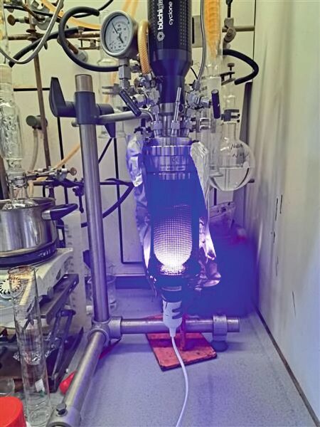 Reaktorsetup zur Herstellung schaltbarer Partikel(Bild:  gallei-lab)