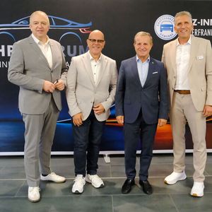 ZDK-Präsidium zu Besuch in Unterfranken: Michael Schneider (ZDK-Vize), Thorsten Krämer (ZDK-Vize), Thomas Peckruhn (ZDK-Präsident) und Roland Hoier (Obermeister Innung Unterfranken).
 
 (Bild: Zietz - VCG)