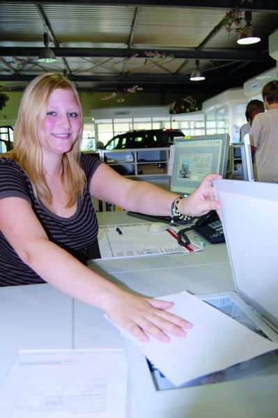 Bei Sylvia Noe-Stang ist die digitale Fahrzeugakte schon im Einsatz. Eigens dafür hat sie fast jeden Arbeitsplatz mit Scanner ausgestattet. (Archiv: Vogel Business Media)