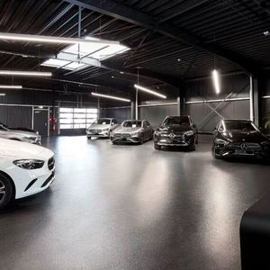 Die Auslieferungshalle des 7.500 Quadratmeter großen Neubaus.(Bild:  Mercedes-Benz)