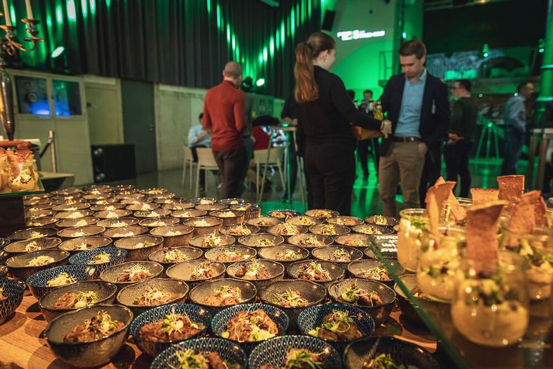 Unter dem Motto „Power of Electronics” versammelten wir am 18. und 19. Oktober 2022 sechs Elektronikkonferenzen in Würzburg: Entwicklerforum Leistungselektronik, DC/DC-Wandler-Tag, Schaltnetzteiletag, Batteriepraxis Forum, Praxisforum Elektrische Antriebstechnik und Cooling Days. Auch 2023 findet Power of Electronic statt. Merken Sie sich bereits jetzt den Termin vor: 17. bis 18. Oktober 2023.  (Bild: Stefan Bausewein )