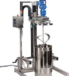 Eine Geppert Rührtechnik Komplettlösung: Stativrührwerk in Edelstahlausführung für die
Pharmaindustrie, inkl. Touchscreen, Behälterklemmung, Wendelsegmentrührer und Federdeckel