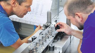 Feinabstimmung und Abgleich von Werkzeug mit Zeichnung. (Bild: Etampa)