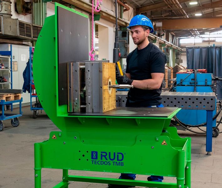 Der Tecdos TMB von RUD ist flexibel einsetzbar. Seine Tischhöhe entspricht der von gängigen Werkbänken. (Bild: RUD)