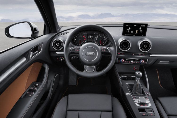 Bei der Ausstattung orientiert sich die Stufenheckversion an Drei- und Fünftürer. Zur mager bedachten Basis-Linie zählen unter anderem sieben Airbags und ein CD-Radio. Wer es edler und komfortabler will, dem hilft die lange Optionsliste bei der Auswahl. (Foto: Audi)