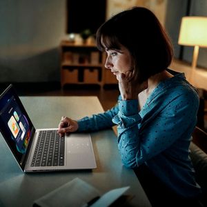 Das Acer Swift Edge 14 AI (SFE14-151/T) ist noch leichter: Es wiegt unter einem Kilogramm und ist nur 13,95 mm hoch. Die beiden Swift-Edge-Modelle sind mit Multi-Control-Touchpads für die einfache Steuerung von von Medien, Präsentationen und Konferenz-Tools ausgestattet.(Bild:  Acer)