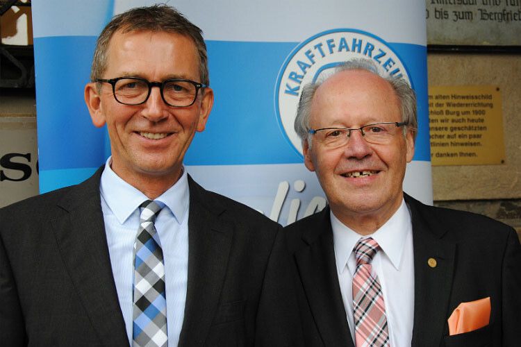 Ernst-Robert Nouvertné (re.) war neun Jahren Präsident des Kfz-Gewerbes NRW. Er hinterlässt seinem Nachfolger Frank Mund einen gut aufgestellten Verband. (Foto: Baeuchle)