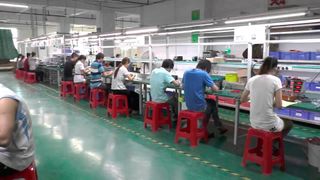 Niveau muss gehalten werden! Bauteile, die in China gefertigt und nach Europa exportiert werden, sind zwar deutlich günstiger, doch drücken sie die Zulieferbranche in Europa an die Wand, wie der Automobilzulieferer Valeo warnt. Europa sollte also lieber gegensteuern! (Bild: Wai Chinoc)