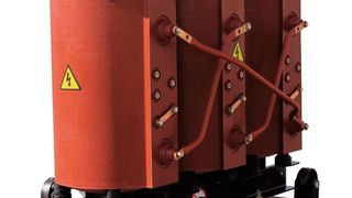 Mit den technischen Verbesserungen konnten auch die Maße verkleinert und das Gewicht reduziert werden, wie der Gießharztransformator Trihal von Schneider Electric zeigt. (Schneider Electric)