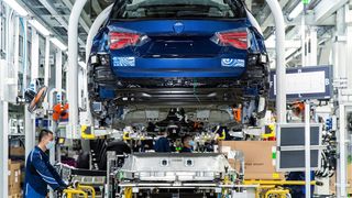 Produktion des BMW iX3 beim Joint Venture BMW Brilliance Automotive (BBA) in Dadong (China): Der VDA erhofft sich durch das Investitionsabkommen mehr Planungssicherheit und einen einfacheren Marktzugang. (BMW)