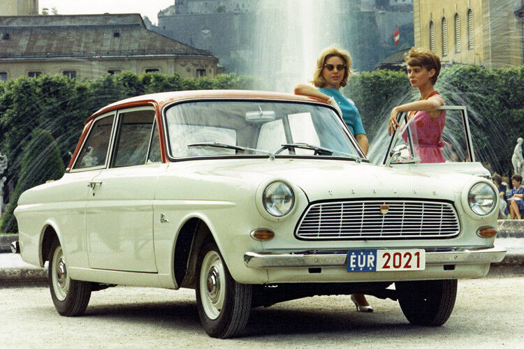 50 Jahre Ford Taunus 12 M: Mit neuer Technik und der Devise „Viel Auto für wenig Geld“ brachte der 12 M ab 1962 frischen Wind in die kleine Klasse. (Ford)