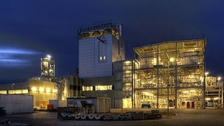 Die Bioliq-Anlage am KIT: In einem mehrstufigen Prozess entstehen aus Stroh und anderen biogenen Reststoffen hochwertige synthetische Kraftstoffe. (Bild: Markus Breig/KIT)