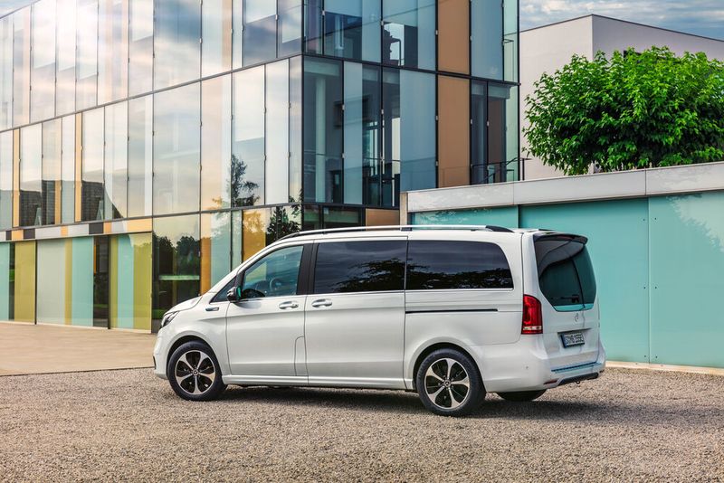 Erneut platzierten die Entwickler einen 150 kW/204 PS starken Elektromotor unter der Haube. (Daimler)