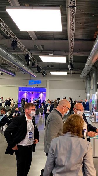 Exponate und RZ-Expertise: Die Stände der Veranstaltungspartner luden zu Fachgesprächen ein.  (Vogel IT-Medien GmbH)