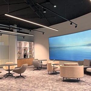 In der Budapester Straße 35, Ecke Kurfüstenstraße, ist der 700 Quadratmeter große Schauraum beheimatet.(Bild:  Sternauto)