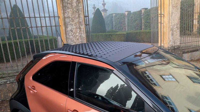 Optional ist ab der mittleren Ausstattungsvariante ein Stoffdach erhältlich, das sich über fast 60 Prozent der Dachlänge öffnen lässt. (Bild: Mauritz – VCG)