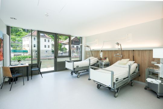Patientenzimmer im neuen Bettenhaus am Klinikum Passau. (Bild:  ATP Architekten Ingenieure/Wang)