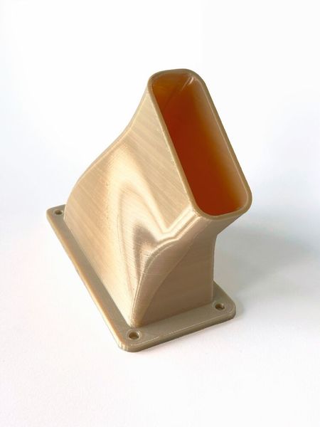 Das ist ein mit einem AIM3D-3D-Pellet-Drucker hergestellter Lüftungsschacht aus dem Thermoplast Ultem 9085. (Bild: Alstom)