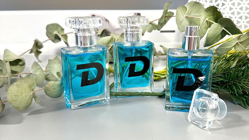 Künftig können die Kunden den Darmas-Duft in Flacons kaufen. (Bild: Darmas)
