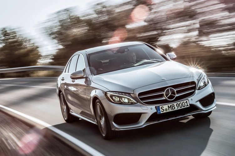 Sie übernimmt das moderne Markengesicht ... (Foto: Daimler)