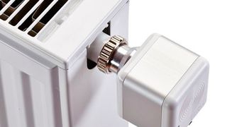 Energieautark und funkferngesteuerter Heizkörperstellantrieb von Micropelt für das Smart Home. (Micropelt)