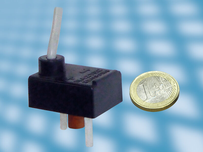 Der Sensor wurde für Anwendungen entwickelt, in denen ein kleine Bauform entscheidend ist und Strom sparsam gemessen werden soll. (Bild: Pewatron)