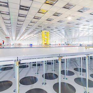 Zunächst sollen die fertigen Halbleiter in Bosch-Elektrowerkzeugen zum Einsatz kommen, im September soll dann die Chip-Produktion für die Autoindustrie starten. (Bild:  Bosch)