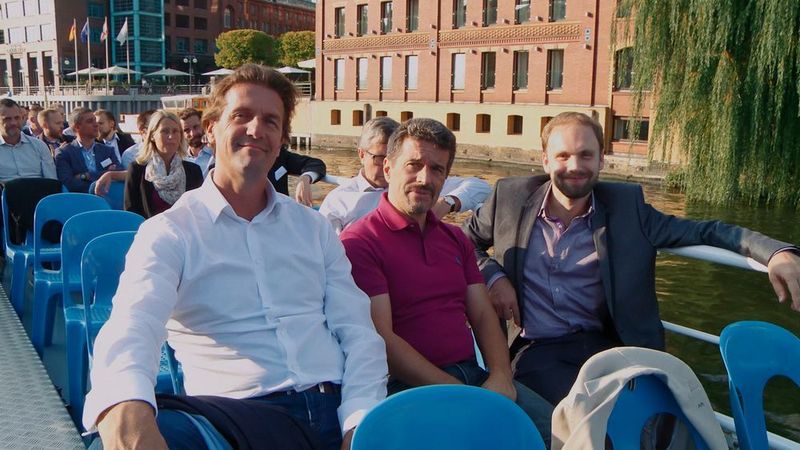 (v. l.) Gernot Sagl, Andreas Zipp und Fabian Bess, Snom, genossen die Fahrt auf der Spree. (Snom)