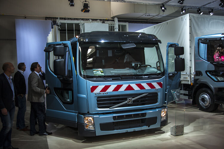 Zudem zeigte Volvo einen Lkw mit niedrigem Einstieg – damit ist Volvo nach Mercedes erst der zweite Hersteller, der so ein Fahrzeug auf den Markt bringt. (Foto: Suffner)