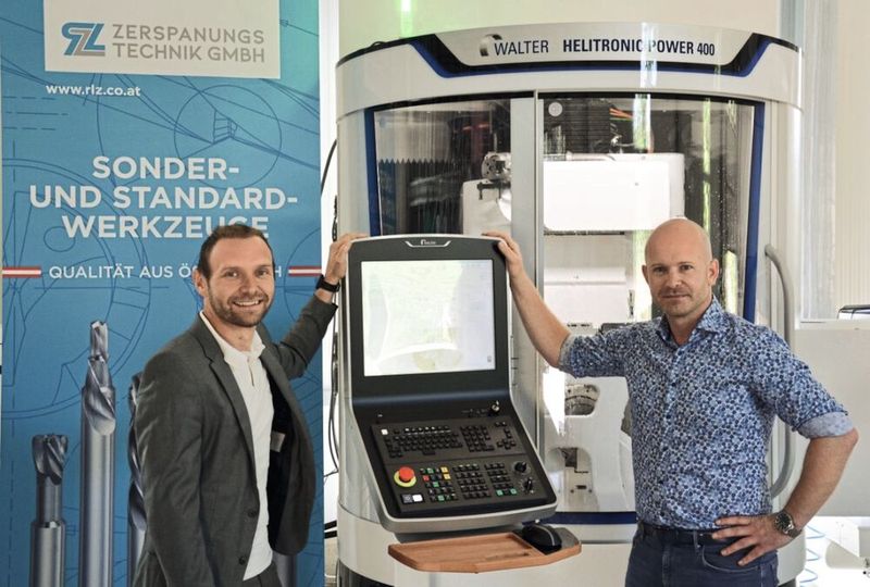 Die ersten beiden Jahre Geschäftsentwicklung in einem äusserst schwierigen Umfeld erfolgreich gestaltet: Mario Voglmayr (l.) und Patrick Rohrauer (Bild: RLZ Fertigungstechnik GmbH)