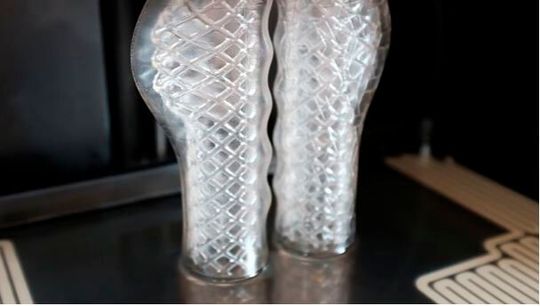 Um die personalisierten Silikongriffe im Vakuumguss fertigen zu können, stellt Personomic die  benötigten Gussformen mithilfe der Stereolithographie additiv her.(Bild:  Personomic)