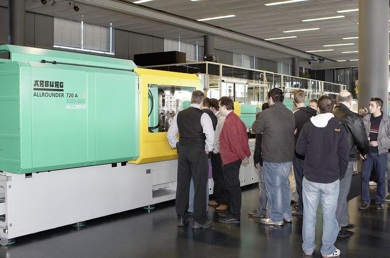 Mit der Spritzgießmaschine Allrounder 720 A öffnet Arburg den Anwendungsbereich der elektrischen Spritzgießmaschinen-Reihe Allrounder A für große Spritzgießformen. (Archiv: Vogel Business Media)
