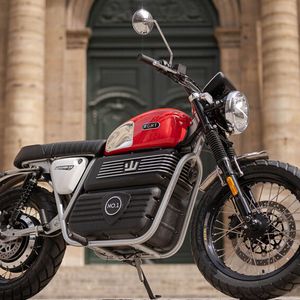 Sieht alt aus, ist aber ein ganz modernes E-Motorrad: Die „No.1“ von RGNT.(Bild:  RGNT)