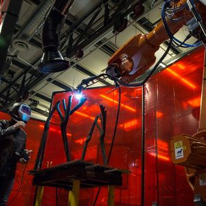 Um das Potential von 3D-Druck auch im großen Maßstab auszunutzen, müssen Roboter und entsprechende Drucksysteme in der Lage sein, autonom zu arbeiten und mitzubekommen, was in ihrer Umgebung geschieht. 