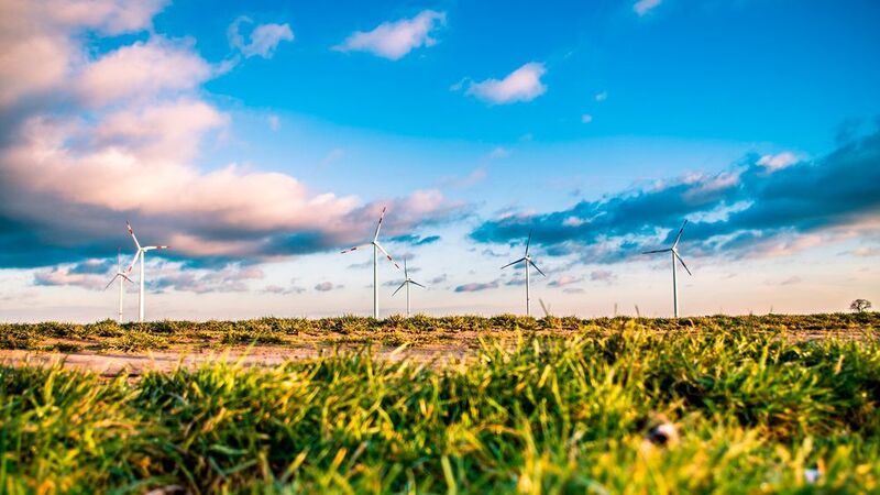 Neben der Steigerung der regenerativen Energiequellen im Strommix ist die Steigerung der Elektrischen Energieeffizienz (EEE) die zweite Säule der Energiewende. Die Normungs-Roadmap will dabei helfen. (gemeinfrei, pixabay.com)