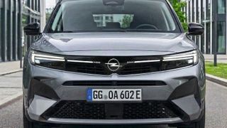 So stellt sich die Google-KI die erste Gemeinschaftsentwicklung zwischen Leapmotor und Opel vor. (Bild: Gemini / KI-generiert)