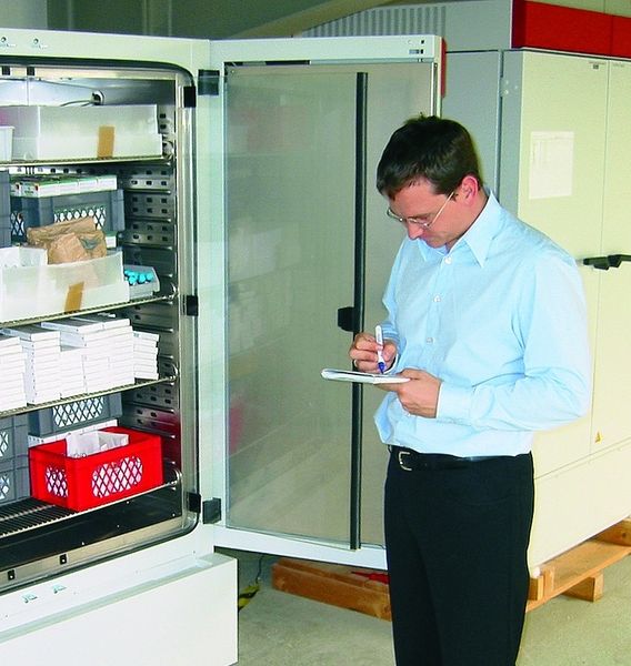 Eine wichtige Forderung: Konstantklima-Schränke müssen gewährleisten, dass nach dem Öffnen der Türe der Innenraum möglichst schnell zum eingestellten Klimapunkt zurückkehrt. (Archiv: Vogel Business Media)