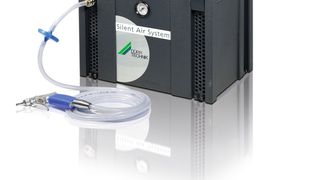 Durch sein kompaktes Design passt das Silent Air System (SAS-38) von Dürr Technik gut in jeden Praxisschrank. (Bild: Dürr Technik)