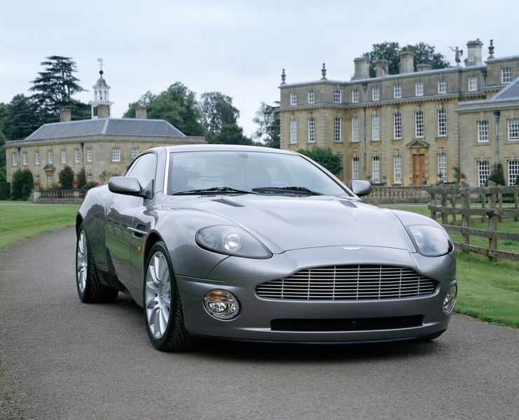 Platz 2 unter den James-Bond-Autos: der Aston Martin V12 Vanquish. (Bild: Aston Martin)