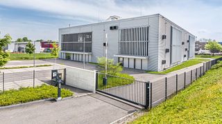 Bedeutender Meilenstein in der Unternehmensgeschichte, für die Schweiz und für das Zürcher Oberland: Die Laemmle Chemicals AG investiert in ein 11 600 m² grosses Industrieareal in Mönchaltorf. (Bild: Laemmle Chemicals AG)