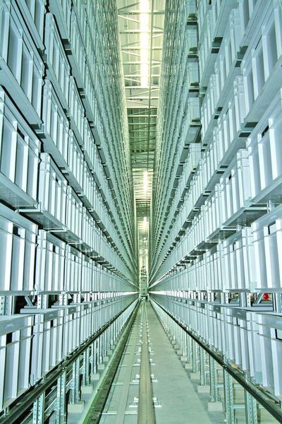 Die neue AKL-Gasse verfügt über 2340 Stellplätze mit einer Fachlast von je 
80 kg.Bild: Meta-Regalbau (Archiv: Vogel Business Media)
