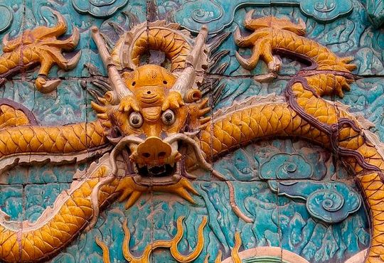 Donald Trump belastet China mit Zöllen. Doch der chinesische Drache lässt sich das nicht so einfach gefallen, wie der dpa jetzt bekannt wurde ...(Bild:  Dracolino)