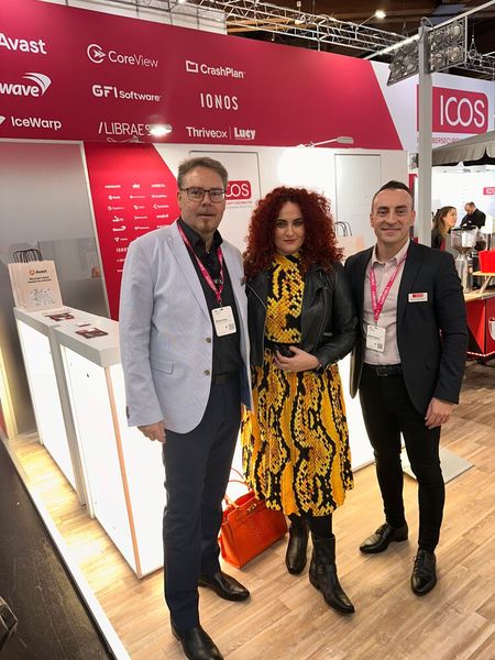 Besa (IT-BUSINESS) mit Michael Anger und Bojan Arambasic (ICOS). (Bild: Vogel IT-Medien)