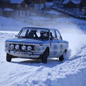 Echter Quertreiber: Vor allem auf losem Untergrund fühlen sich klassische Heckschleudern wie der BMW 02 so richtig wohl.