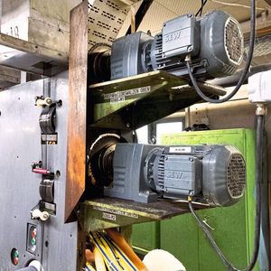 Die neuen Antriebe an den Präparationswalzen umfassen je sechs LSPM-Motoren an einem Umrichter. Sie liefern die geforderte Drehzahlgenauigkeit bei ausreichend hoher Regelgüte.(Bild:  SEW-Eurodrive)