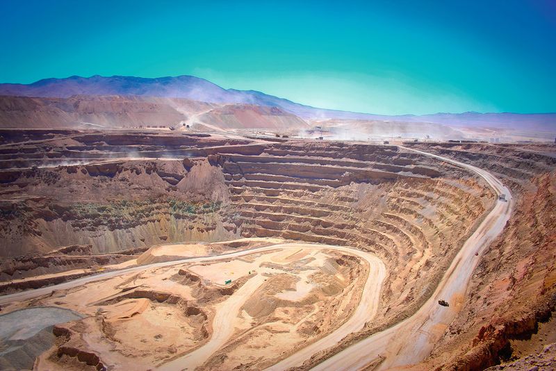 Bei den primären Metallrohstoffen ist Deutschland beinahme vollständig vom Import abhängig. Versorgungssicherheit und Verfügbarkeit sind daher zentrale Themen für Wirtschaft und Politik hierzulande. (Bild: Carol Meneses - Fotolia.com)