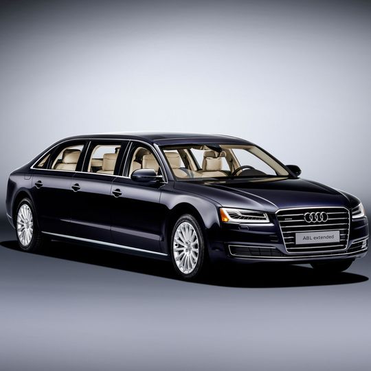 Die XXL-Variante des Audi A8 bringt es auf eine Länge von 6,36 Metern.(Foto:  Audi)