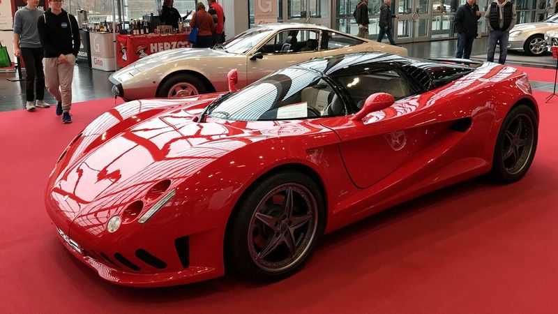 ... roten Renner auf diesem Bild. Erkennen Sie ihn? Es handelt sich um einen ... (Bild: Rosenow – »kfz-betrieb«)