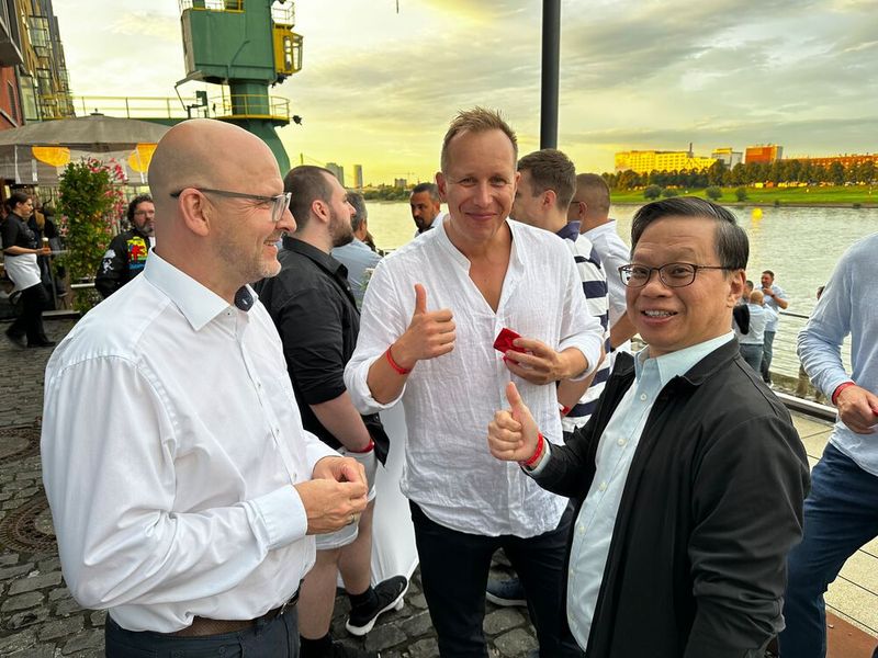 (v. l.) Horst Günther (ZOTAC), Jochen Roeth (AMD) und Ken Ho (ZOTAC) freuen sich, dass der Markt wieder anzieht. (Bild: Vogel IT-Medien)